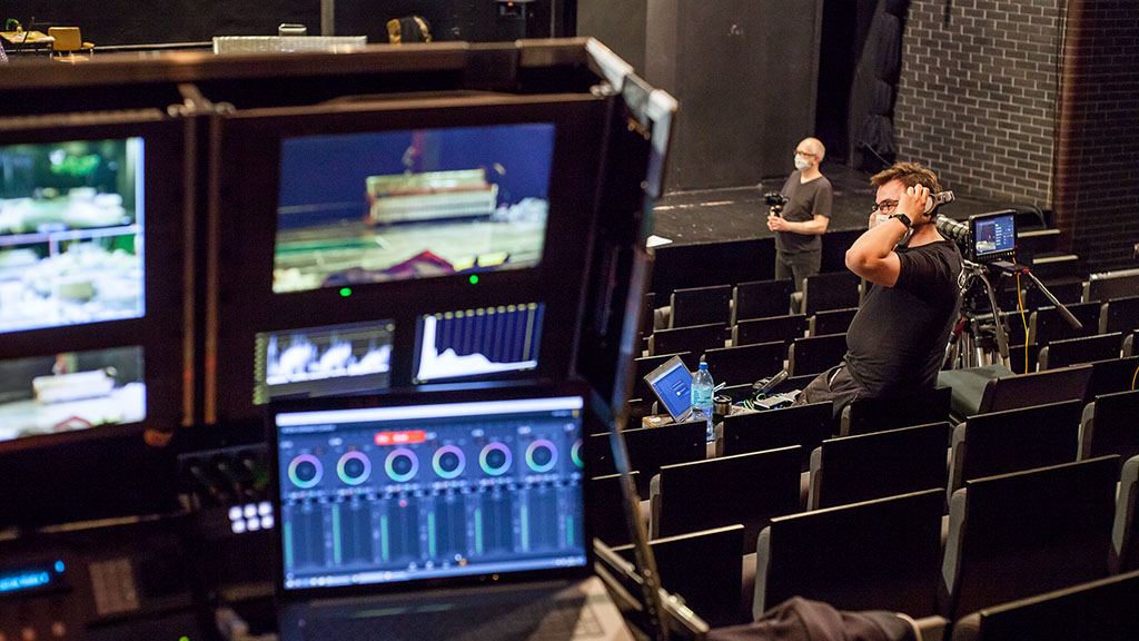 PSNC as the technological partner of the performance at Teatr Nowy